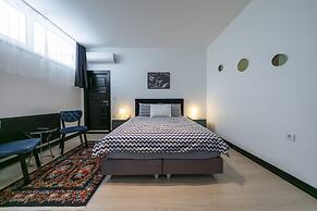 Hexa Suites Hotel
