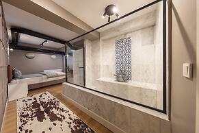 Hexa Suites Hotel