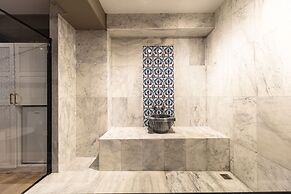 Hexa Suites Hotel