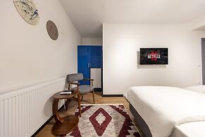 Hexa Suites Hotel