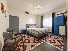 Hexa Suites Hotel