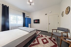 Hexa Suites Hotel