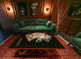 Hexa Suites Hotel
