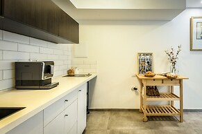 1BR duplex Apt with private Balcony
