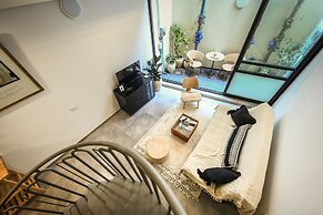 1BR duplex Apt with private Balcony