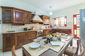 Well Located Townhouse & Courtyard Kalka