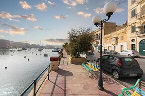 Well Located Townhouse & Courtyard Kalka