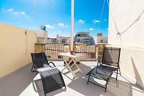 Well Located Townhouse & Courtyard Kalka