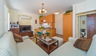 Apartment Maru