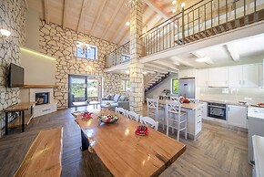 Luxury Villa Irida