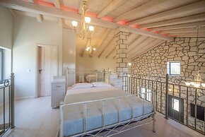 Luxury Villa Irida
