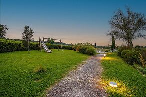 Donato Farmhouse Apartment With Pool
