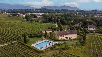 Donato Farmhouse Apartment With Pool