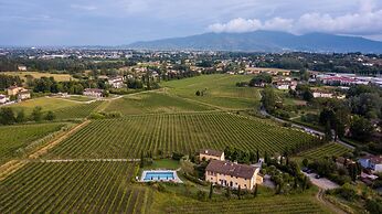 Donato Farmhouse Apartment With Pool