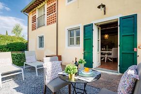Donato Farmhouse Apartment With Pool