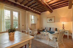 Donato Farmhouse Apartment With Pool