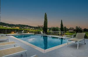 Donato Farmhouse Apartment With Pool