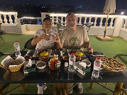 Pyramids stars view Inn