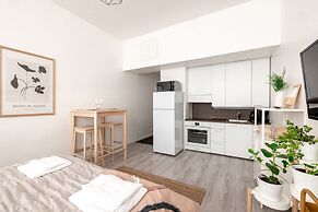 2ndhomes Modern Studio in the Center