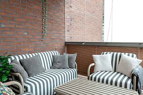 2ndhomes Deluxe Studio w Sauna & Balcony