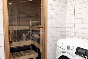 2ndhomes Deluxe Studio w Sauna & Balcony
