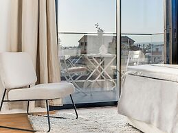 Sanders Crystal 1 - Large 4-bdr Penthouse With Shared Pool