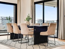 Sanders Crystal 1 - Large 4-bdr Penthouse With Shared Pool