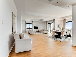 Sanders Crystal 1 - Large 4-bdr Penthouse With Shared Pool