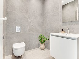 Sanders Crystal 1 - Large 4-bdr Penthouse With Shared Pool