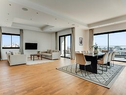 Sanders Crystal 1 - Large 4-bdr Penthouse With Shared Pool