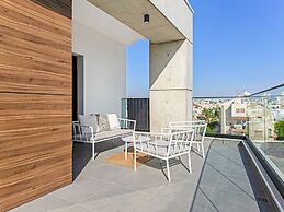 Sanders Crystal 1 - Large 4-bdr Penthouse With Shared Pool