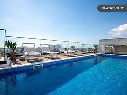 Sanders Crystal 1 - Large 4-bdr Penthouse With Shared Pool