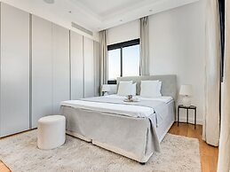 Sanders Crystal 1 - Large 4-bdr Penthouse With Shared Pool