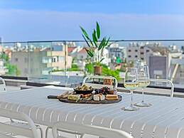 Sanders Crystal 1 - Large 4-bdr Penthouse With Shared Pool