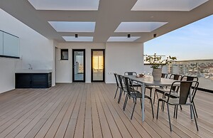 Sanders Crystal 2 - Penthous With Shared Rooftop