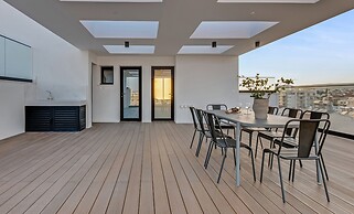 Sanders Crystal 2 - Petite 2-bdr Apt With Shared Rooftop
