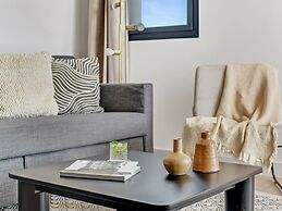Sanders Crystal 2 - Petite 2-bdr Apt With Shared Rooftop