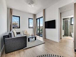 Sanders Crystal 2 - Petite 2-bdr Apt With Shared Rooftop