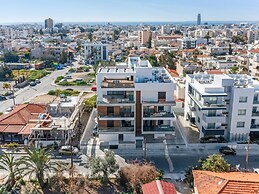 Sanders Crystal 2 - Petite 2-bdr Apt With Shared Rooftop