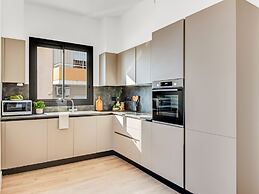 Sanders Crystal 1 - Delightful 2-bdr Apt With Shared Pool