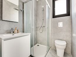 Sanders Crystal 1 - Delightful 2-bdr Apt With Shared Pool