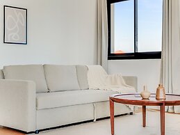 Sanders Crystal 1 Pleasant 3-bdr Apt With Shared Pool