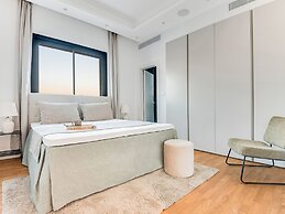 Sanders Crystal 1 Pleasant 3-bdr Apt With Shared Pool