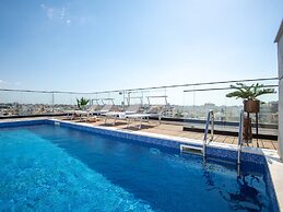 Sanders Crystal 1 Pleasant 3-bdr Apt With Shared Pool