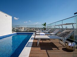 Sanders Crystal 1 Pleasant 3-bdr Apt With Shared Pool