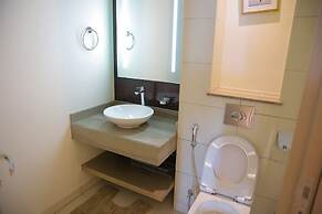 Fully Furnished 3 Bedroom in Paramount Prime Location Spacious Layout