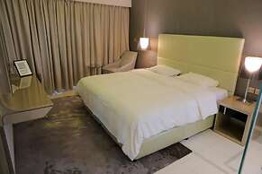 Fully Furnished 3 Bedroom in Paramount Prime Location Spacious Layout
