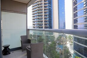 Fully Furnished 3 Bedroom in Paramount Prime Location Spacious Layout