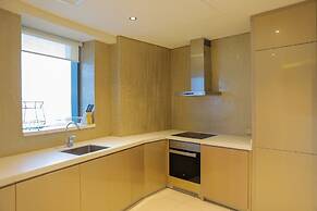 Fully Furnished 3 Bedroom in Paramount Prime Location Spacious Layout