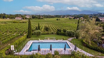 Elisa Farmhouse Apartment in Wine Resort